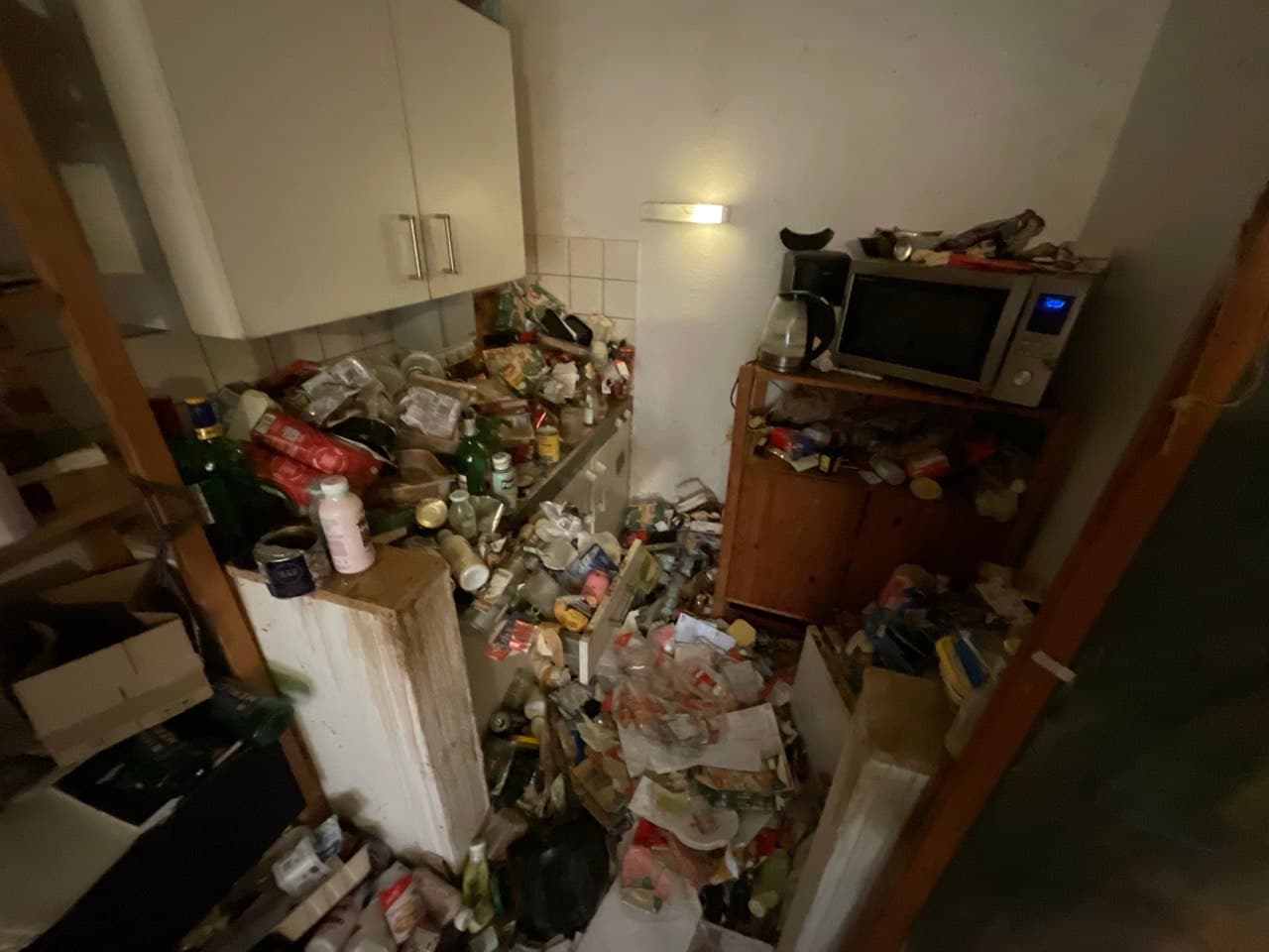Messie-Wohnung — 2 Zimmer