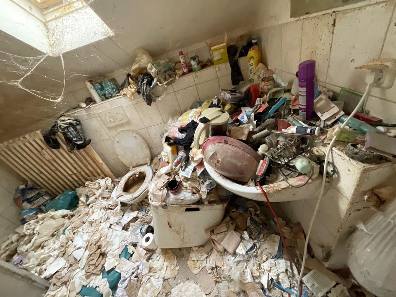 Vorher - Messie-Wohnung in NRW